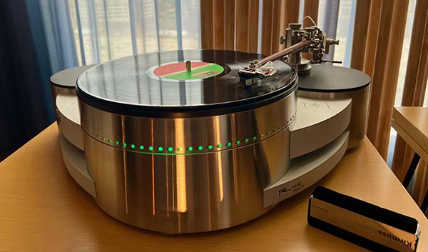 043025.axpona.AirTightMuse 3Cturntable.jpg
